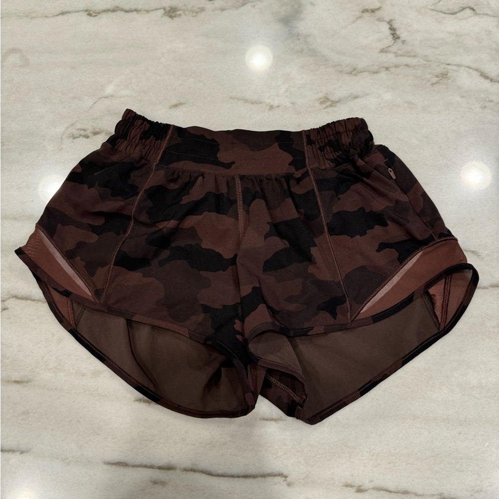 Lulu Lemon Hotty Hot 2.5 inch shorts